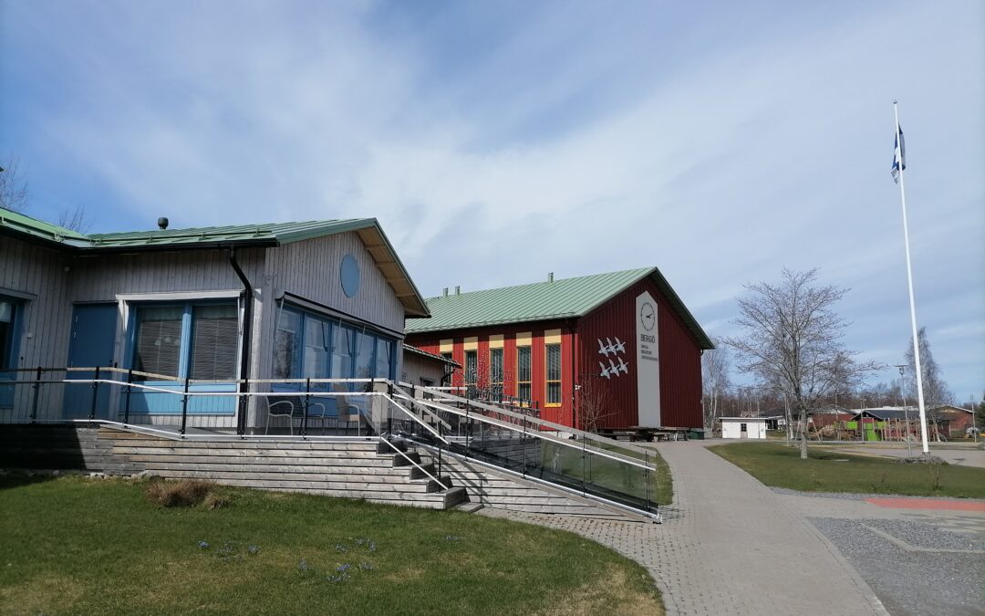 Bild på Fyrgården och Bergö skola.